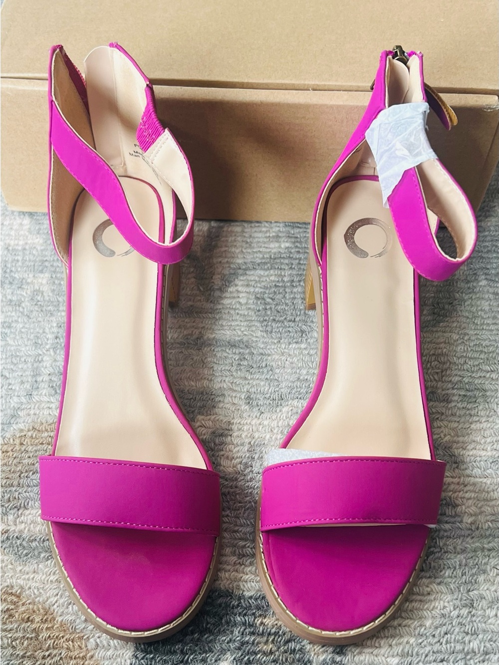 Journee Women's Plum Ankle-Strap Block Heel Sandals - New with Tags